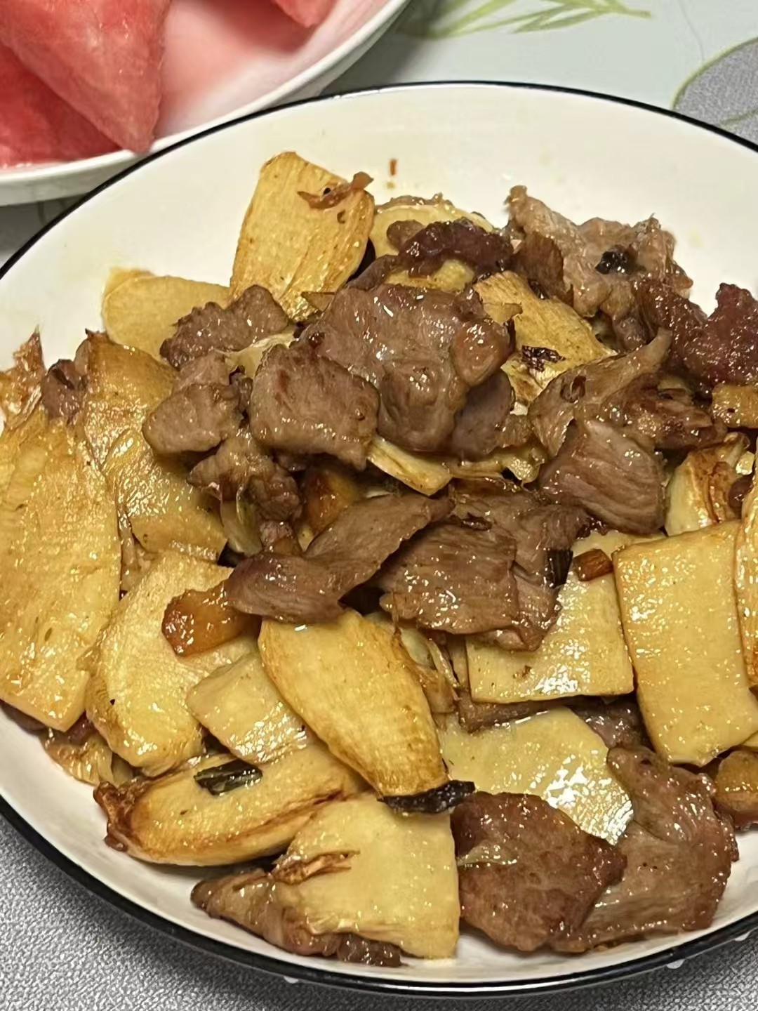 周扬烹饪的笋片炒牛肉